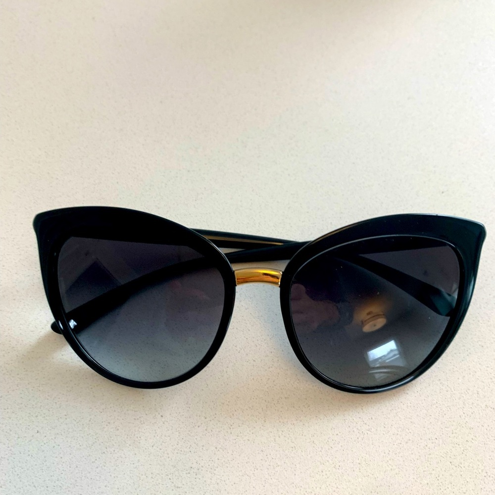 Dolce & Gabbana cat-eye sunglasses, gorgeous frames! Lots of compliments 💋💋